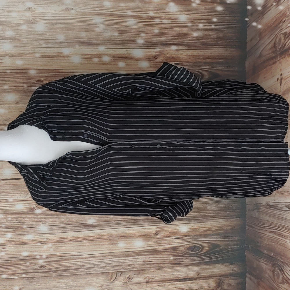 Perfect plus size 2X office top shirt black white stripes button down